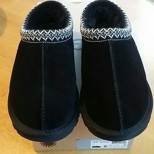 Ugg Slippers. NEW!!! SIZE 8. BLACK